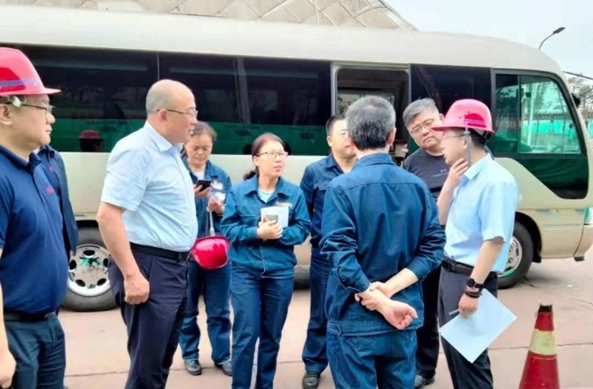 北奔重汽總經(jīng)理郭平曉一行到陜鋼集團(tuán)走訪交流