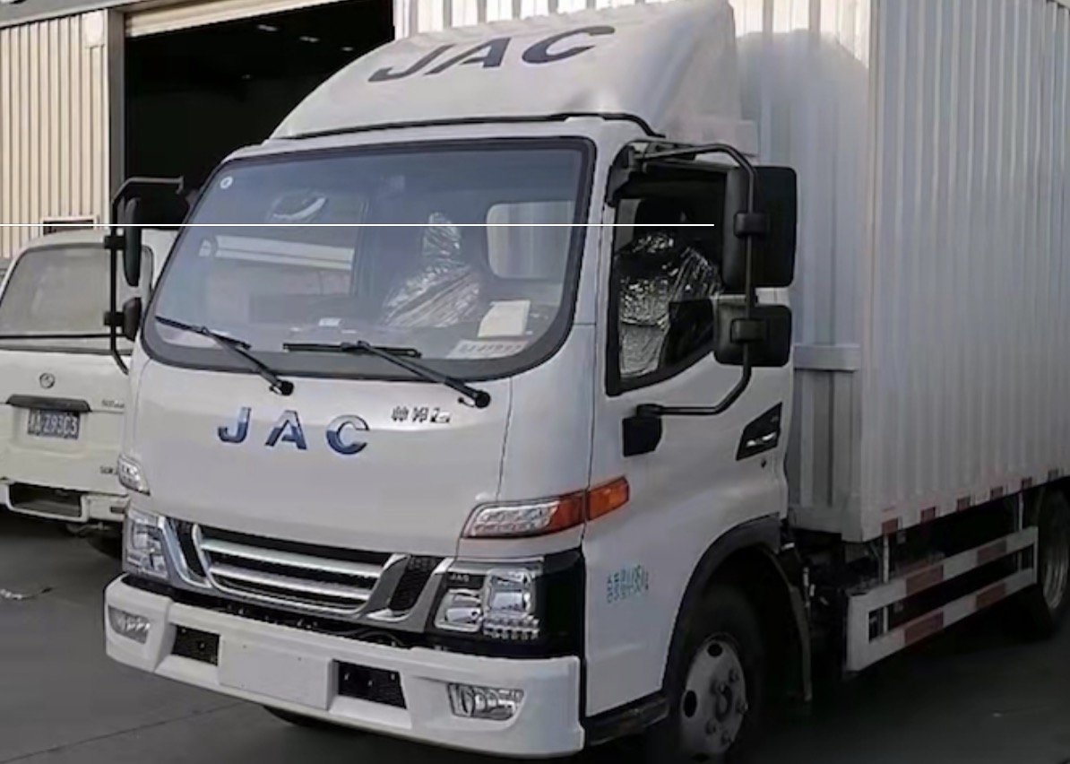 尹老板：買江淮新能源輕卡，無論油價多高，對我都沒有絲毫影響