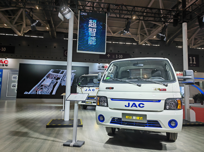 副本11.15 江淮汽車： 全新一代混動車型驚艷亮相，江淮1卡開啟新能源時代2169.png