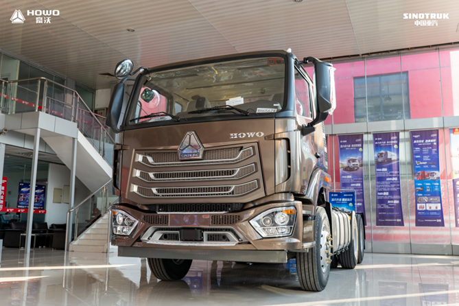 副本20221207-行業(yè)超輕，由“沃”引領  中國重汽7.28噸豪沃NX子母車隆重上市！353.png