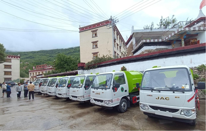 走進(jìn)甘孜州巴丹縣 江淮1卡為藏族同胞送去1號(hào)服務(wù)