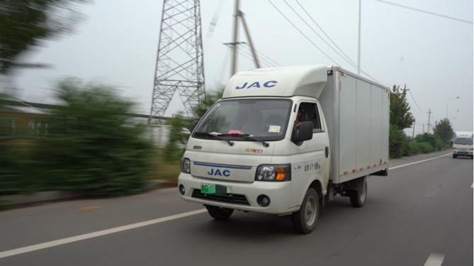 江淮1卡愷達42度純電小卡交付 為電商果蔬配送注入“新”動力