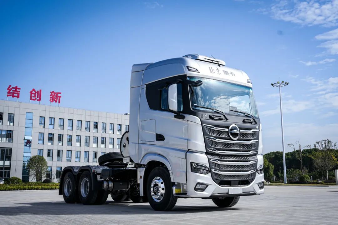 “燃”情新選擇！北京追夢LNG牽引車“馬力”全開