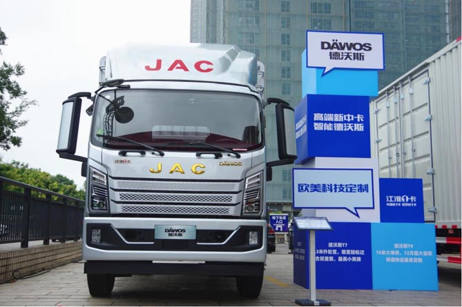 合規(guī)重載走羊腸 江淮1卡德沃斯T7輕松重載13噸，靈活更能拉！