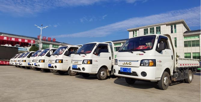 迎小年、辦年貨 江淮1卡愷達鄉村振興1號車和鄉親們迎春接福！