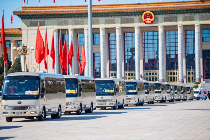 以切實行動回應熱議話題，宇通唱響兩會“回響曲”