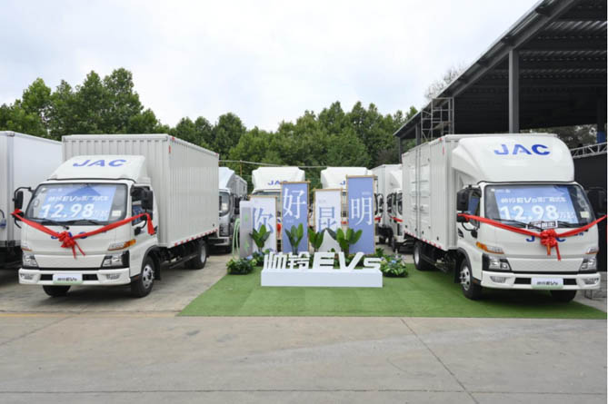 江淮1卡帥鈴EV5純電輕卡登陸昆明，加快城配物流“油換電”進(jìn)程