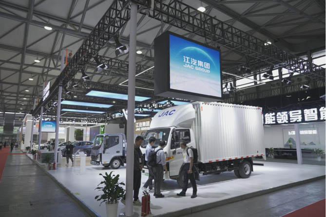 2024上海國際低碳智慧出行展覽會開幕，江淮1卡帥鈴EV5“威武”亮相