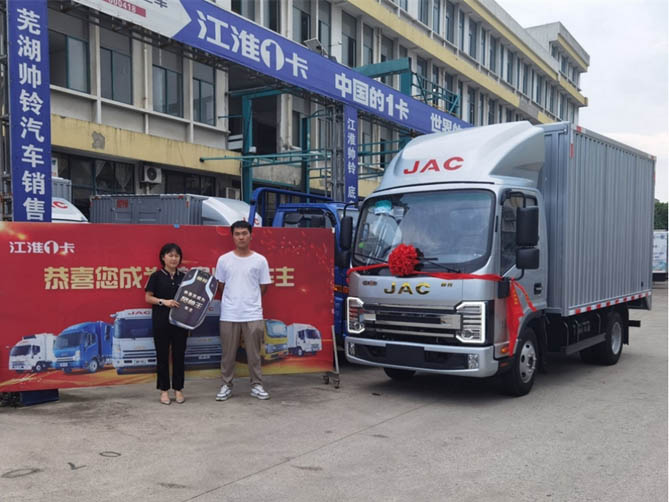 親戚介紹拉廣告物料 他果斷辭職買江淮1卡帥鈴S3榮耀版開啟精彩人生