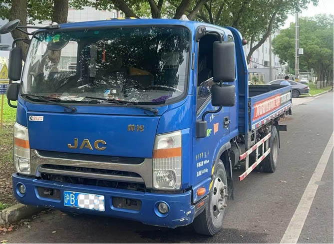 上海奉賢何師傅： 開江淮1卡帥鈴，啃下家具運輸這塊最難啃的“硬骨頭”