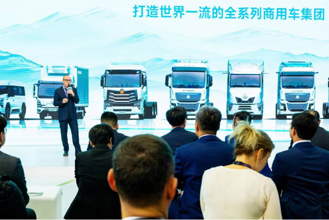 中國重汽自主智造實力，助力物流運輸行業向“綠”而行