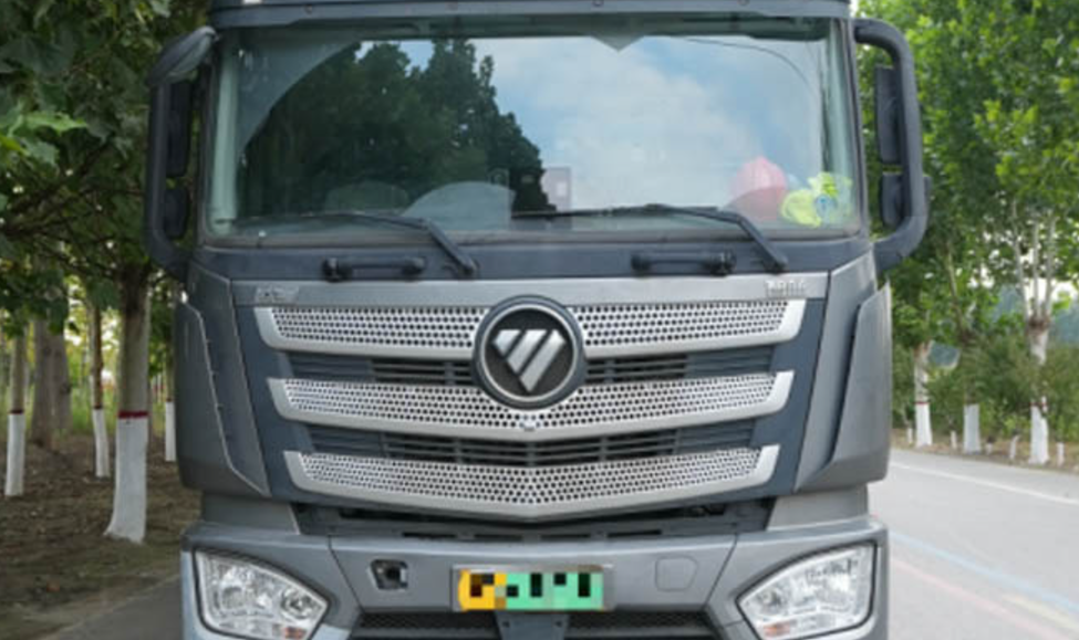 每公里1.3度電！李隊長：174臺歐曼智藍重卡高效省電 讓運輸效益步步高升