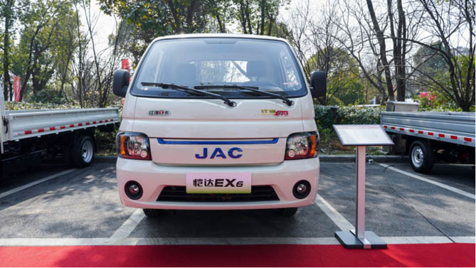 買純電轎卡認準愷達EX6，64度版續航320km，像開轎車去掙錢