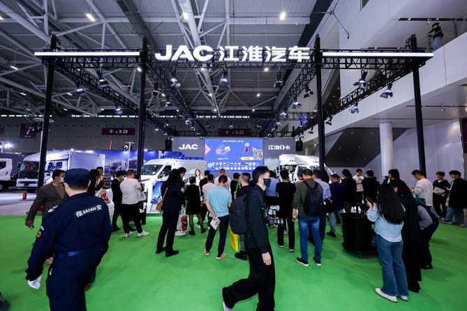 【有卡有料】四車齊發(fā)，“鵬城”萬里！江淮1卡攜多款產(chǎn)品亮相2025深圳國際商用車生態(tài)博覽會