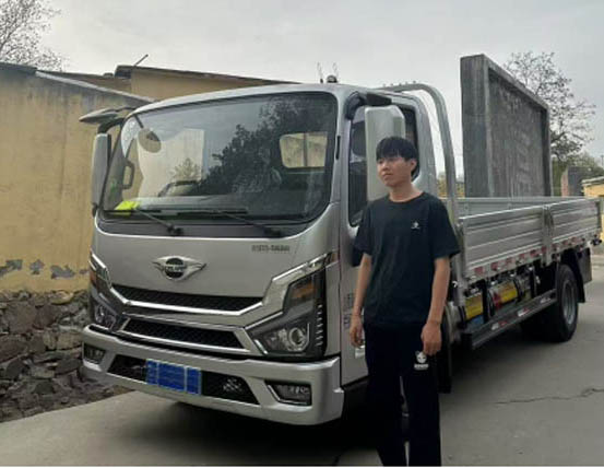 王世元的貨運搭檔：寬體領(lǐng)航大G-LNG輕卡開啟高效運輸新體驗