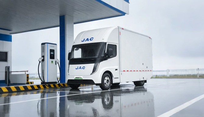 江淮1卡坤鵬ET9：馬年創富路上的“千里馬”